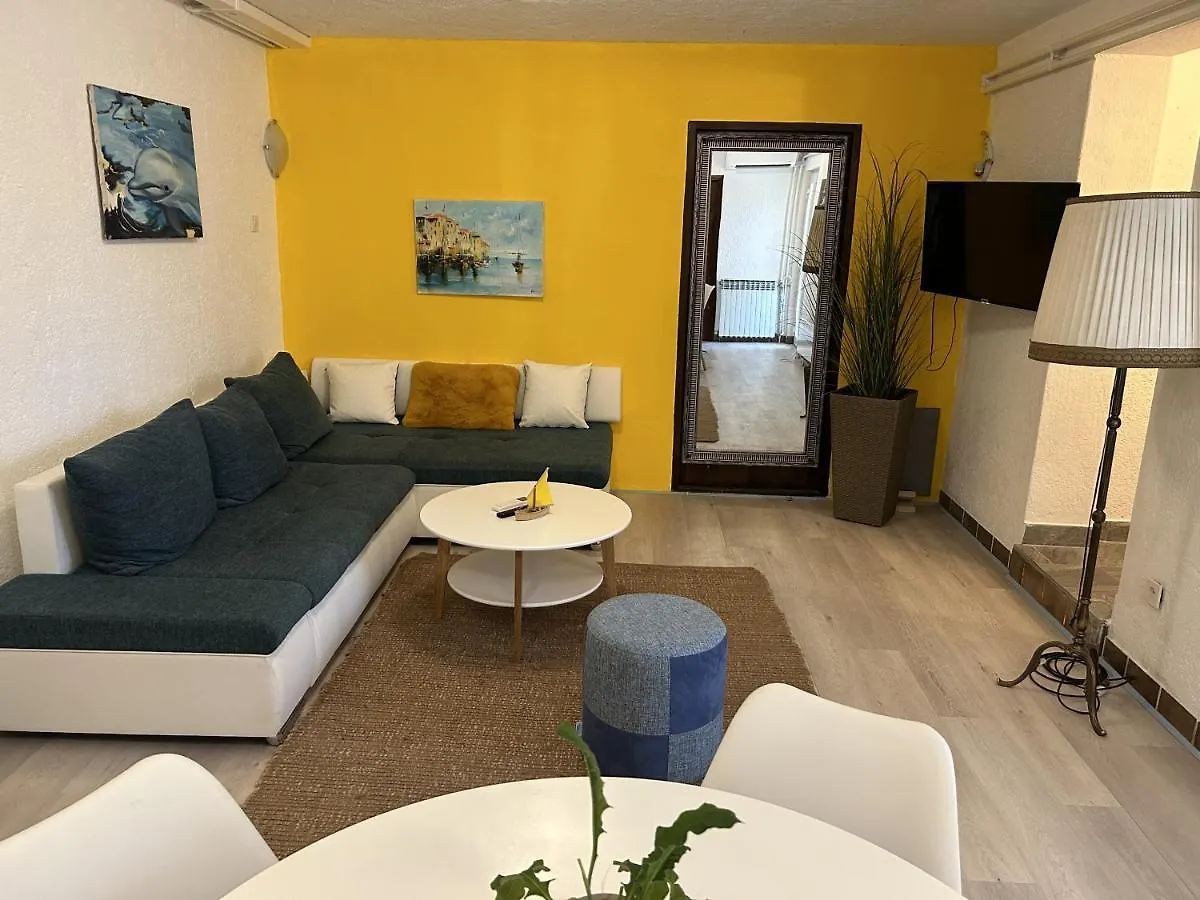 Peaceful Apartment With Patio kontakter