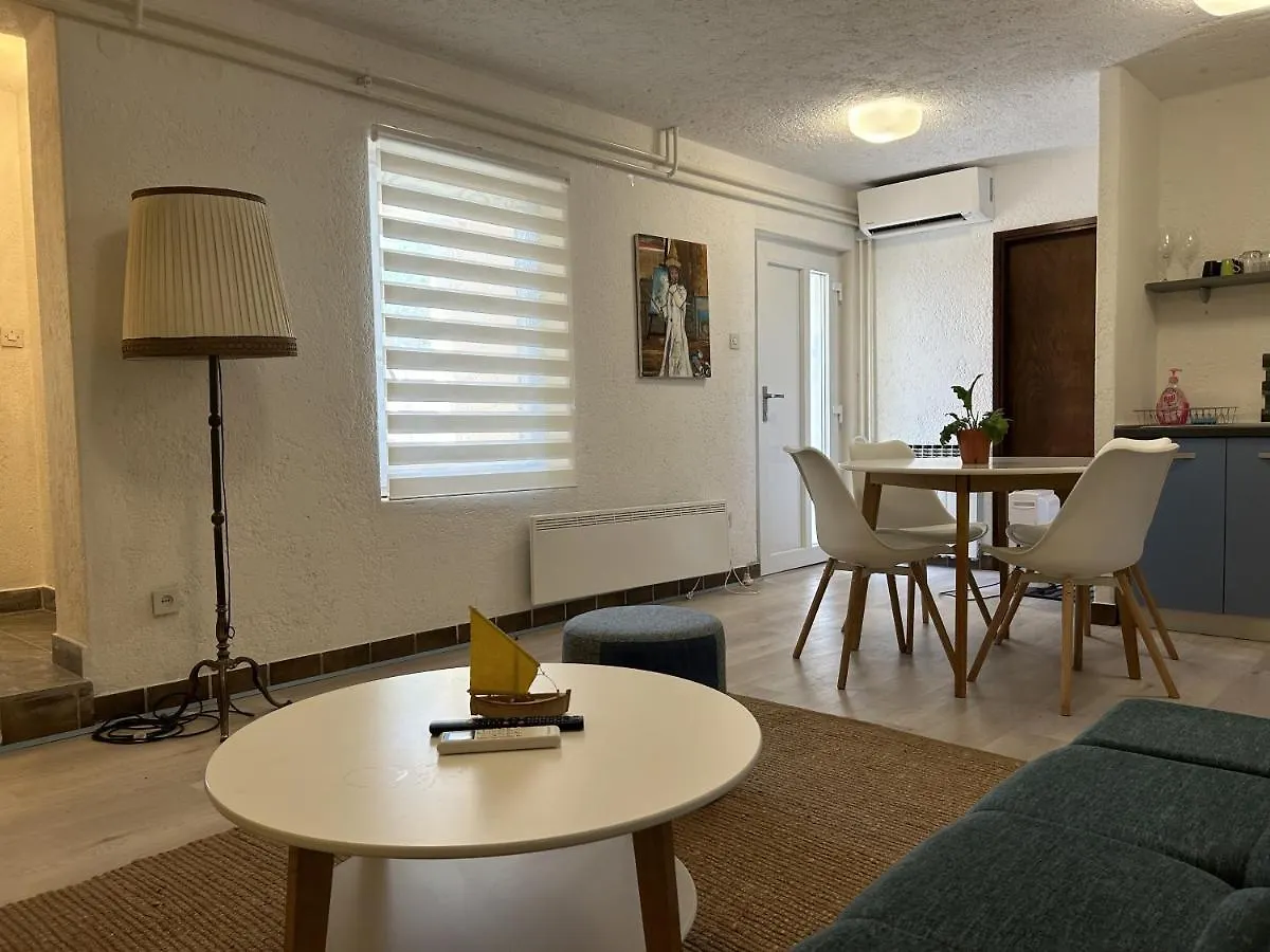 Peaceful Apartment With Patio Rovinj
