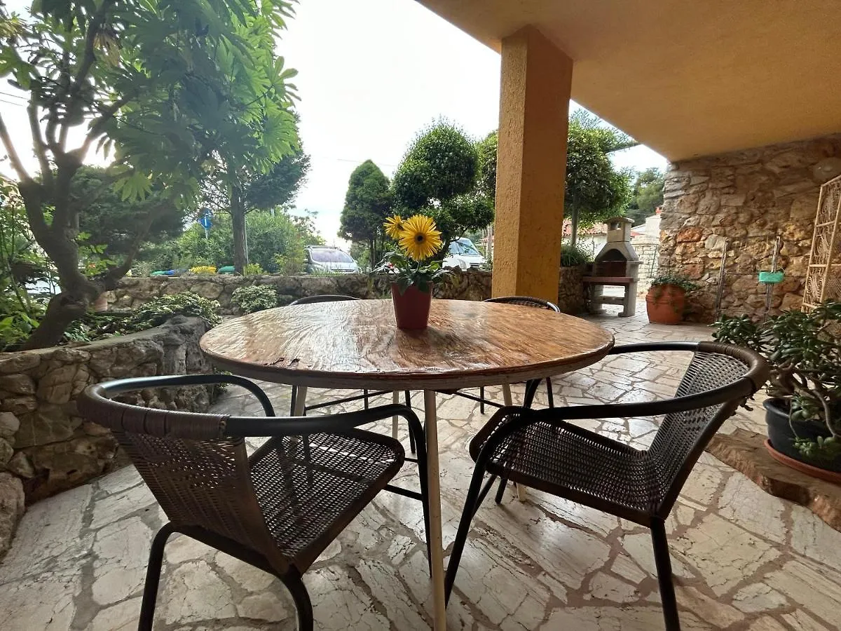 Peaceful Apartment With Patio Rovinj